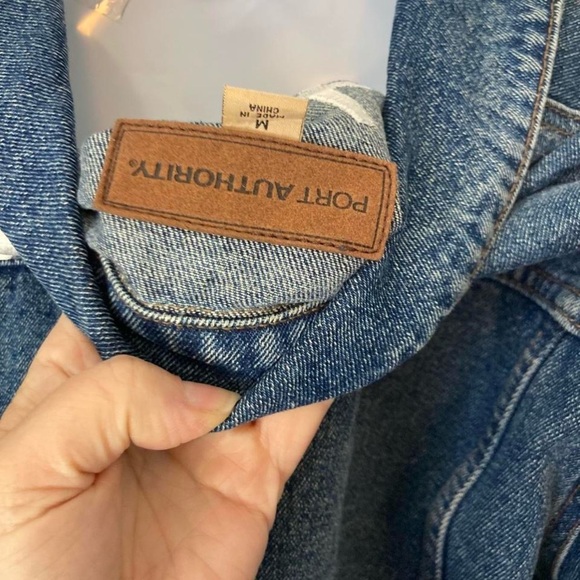 Blue denim jacket with embroidered "Theta" on the back Port Authority M - Picture 5 of 6